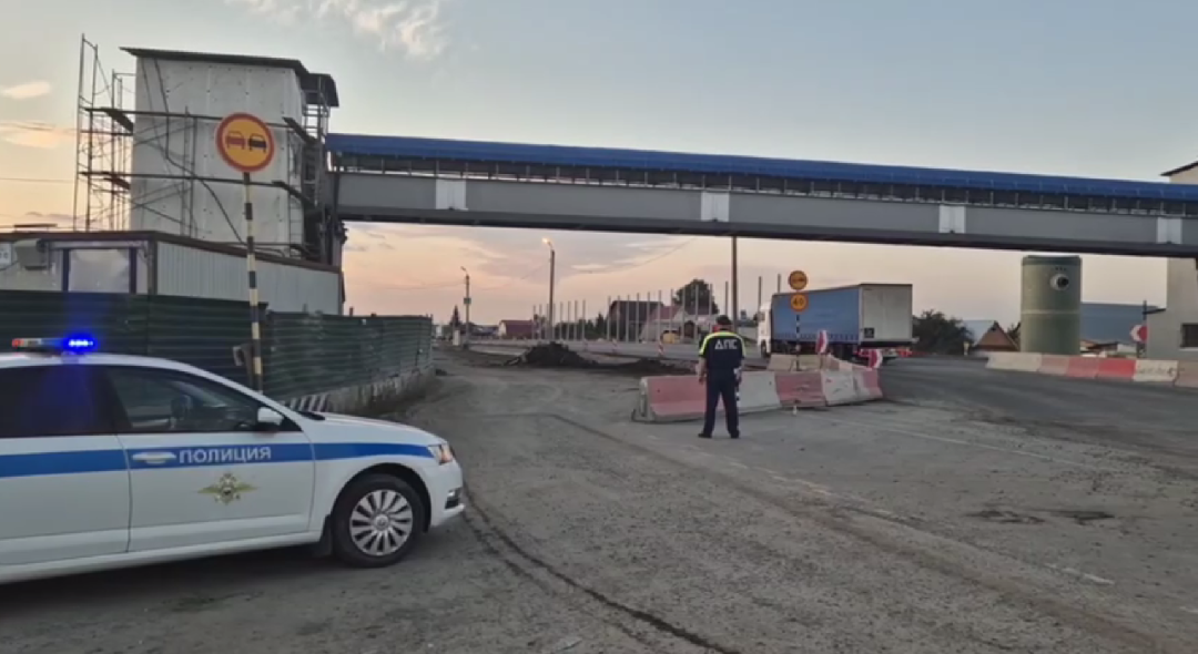 Госавтоинспекторы контролируют безопасность пешеходов на автодороге Тюмень-Омск