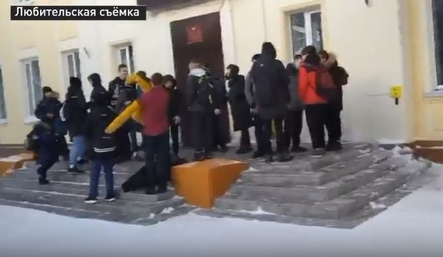 Эвакуация прошла в тюменских школах из-за сообщений о минировании