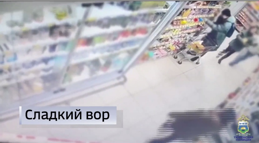 Тюменец раздал украденный в магазине шоколад прохожим 