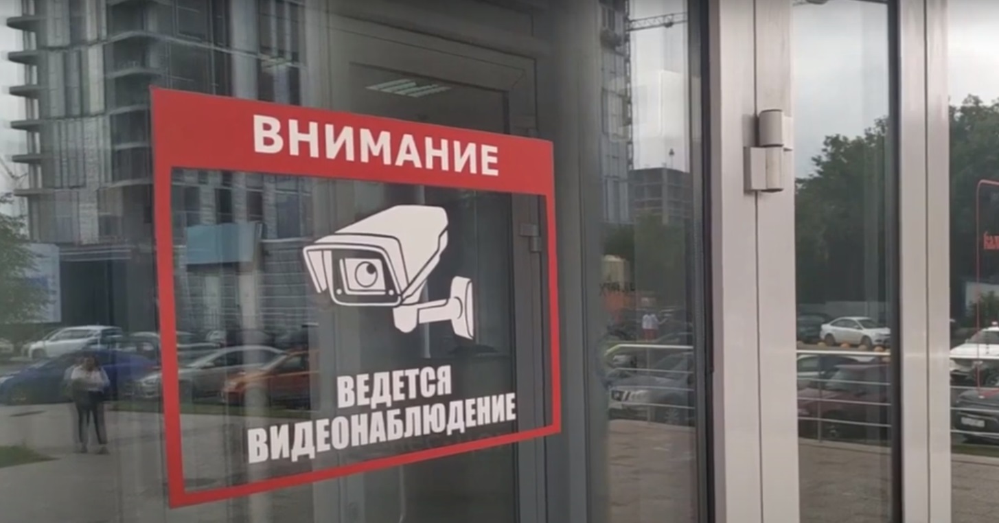 Тюменка загрузила с парковки чужой электросамокат в свой автомобиль