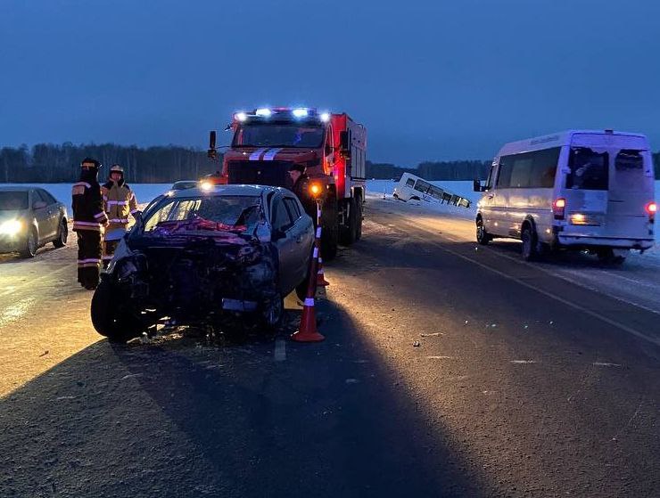 Пять человек пострадали в аварии на автодороге Тюмень-Омск