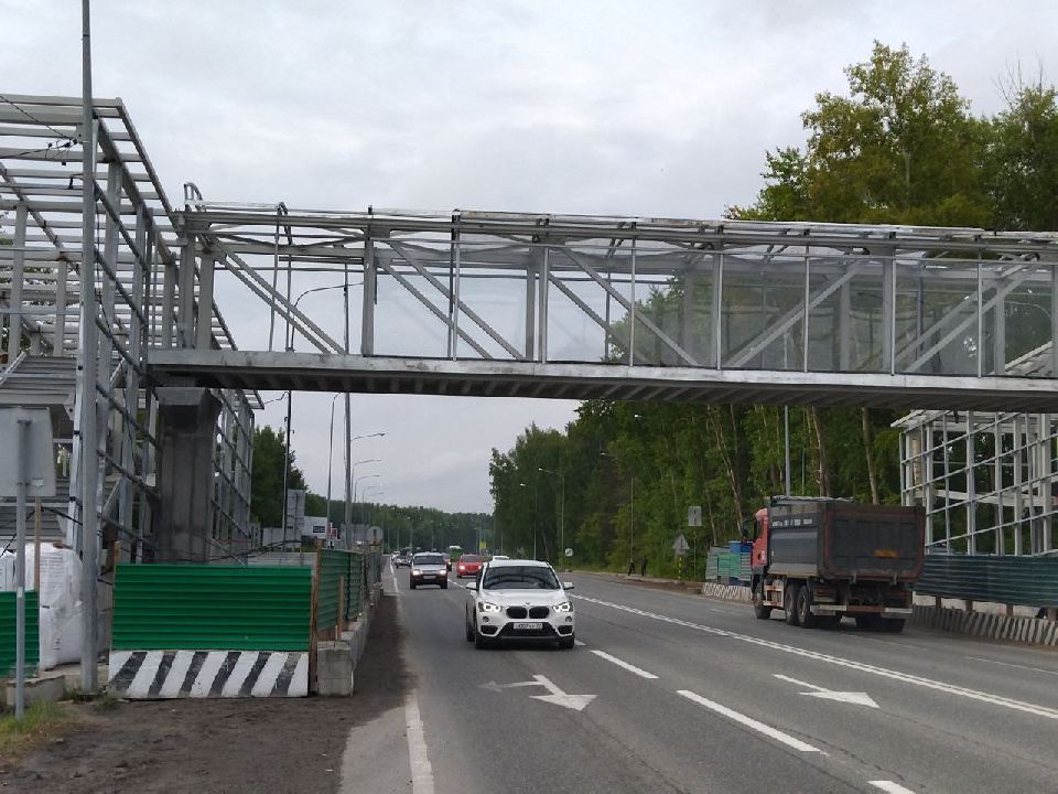 Надземный переход на тюменской трассе запустят осенью 2023 года